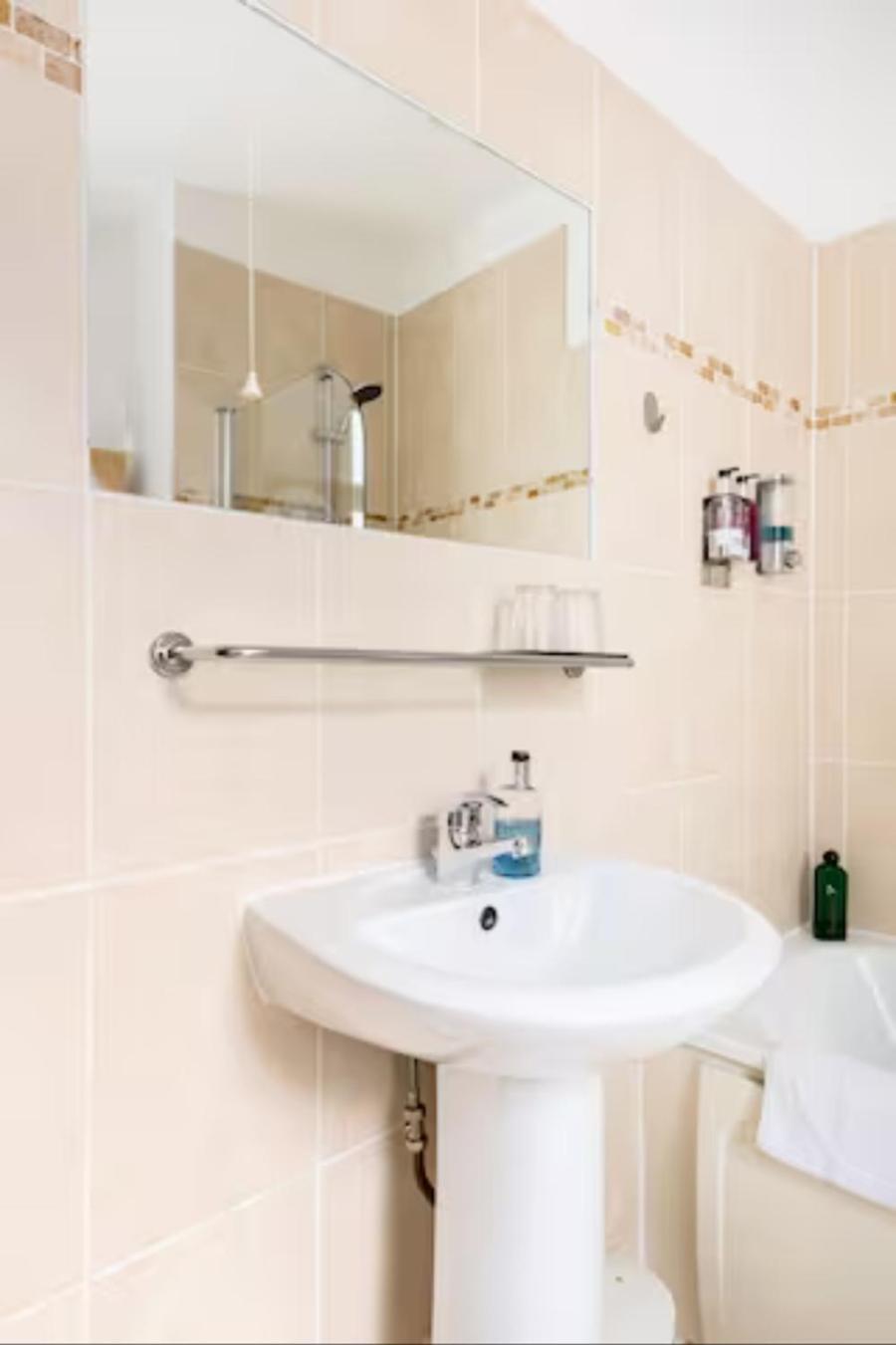 Room With Private Bath In Pontcanna Cardiff Exterior foto